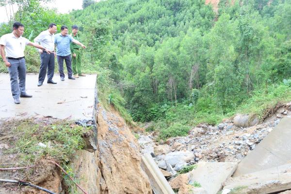 7.000 dân xã Trà Đốc vẫn đang bị cô lập do sạt lở