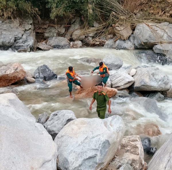 2 trẻ chết và mất tích khi tắm suối