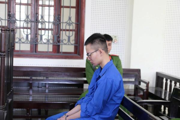 Mê game, cháu nội cướp bông tai vàng rồi xô bà tử vong