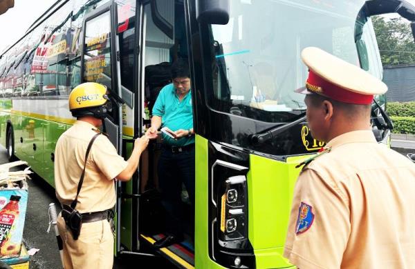 Đà Nẵng tăng cường quản lý về kinh doanh và điều kiện kinh doanh vận tải hành khách