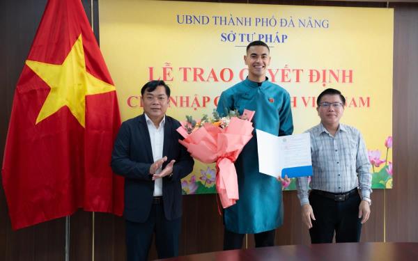 Trung vệ Brazil của SHB Đà Nẵng nhận quốc tịch Việt Nam, lấy tên Đỗ Phi Long
