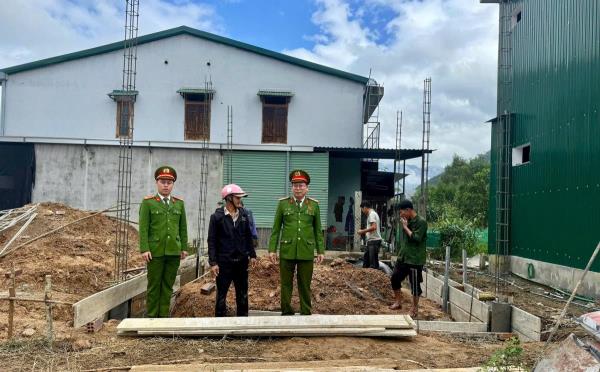 Công an TP Huế xây nhà mới cho hộ dân vùng thiên tai