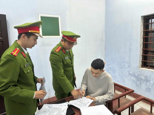 Khởi tố đối tượng lao ô-tô lên vỉa hè tông nhiều người bị thương