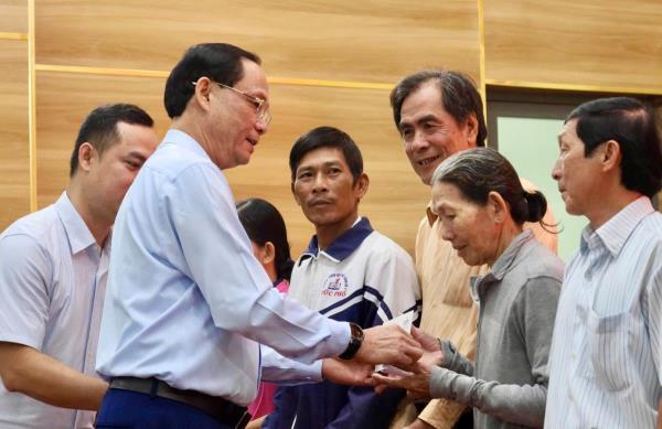 Phó Chủ tịch Quốc hội Trần Quang Phương tiếp xúc cử tri tỉnh Quảng Ngãi