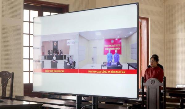 Ngụy trang ma túy trong thùng quà đi thăm người ốm