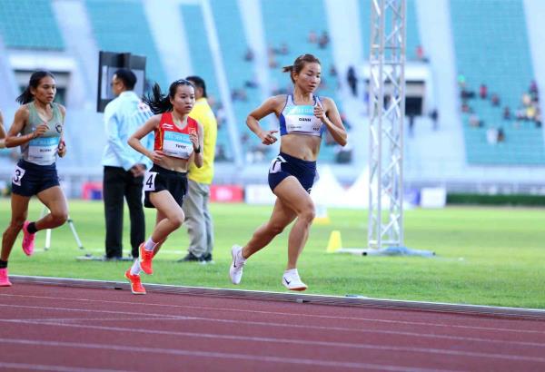 Hat-trick vàng của điền kinh giúp Việt Nam cán đích 40 HCV