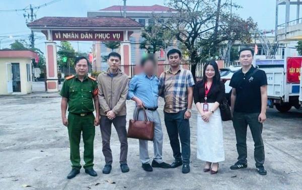 Công an xã Thăng Bình hỗ trợ công dân nhận lại 5 tỷ đồng chuyển nhầm