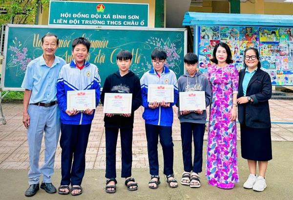 Tuyên dương 4 học sinh ngoan