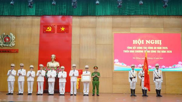 Công an Đà Nẵng nhận Huân chương Lao động hạng Ba của Nước CHDCND Lào trao tặng