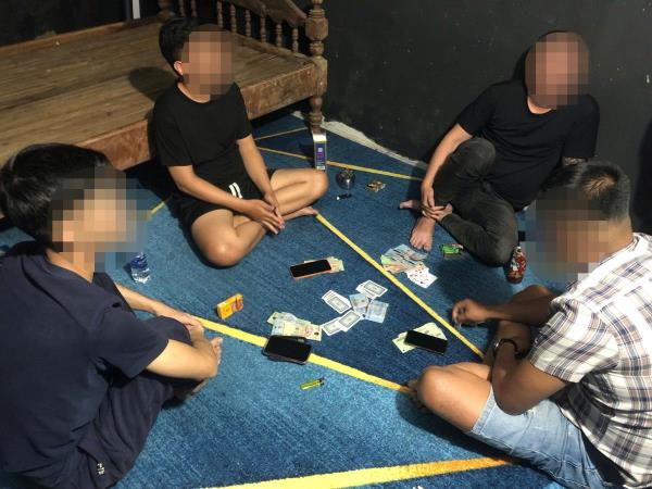 Xóa điểm cờ bạc trong quán bi-a