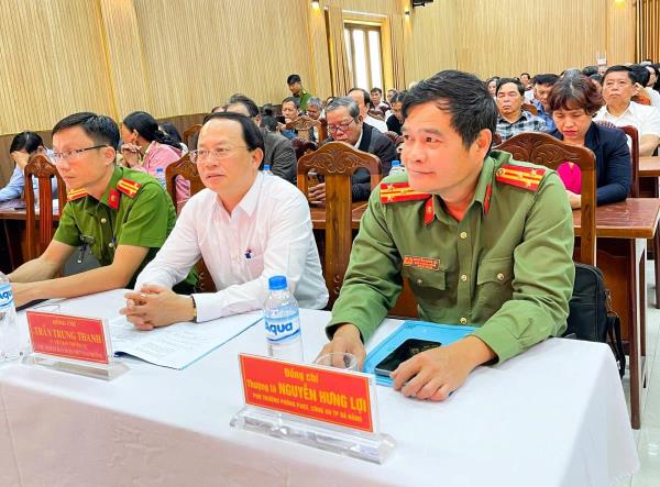 Ký cam kết thực hiện mục tiêu tổ dân phố không ma túy vào năm 2030