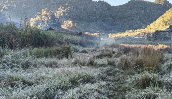 Băng giá xuất hiện ở xã biên giới Nghệ An