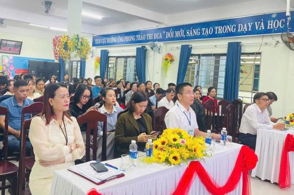 Giáo viên 55 trường được trang bị kiến thức ứng dụng AI hỗ trợ công tác giảng dạy