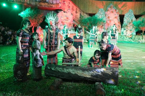 Khắc họa nét đẹp văn hoá Cơ Tu bằng chương trình nghệ thuật thực cảnh