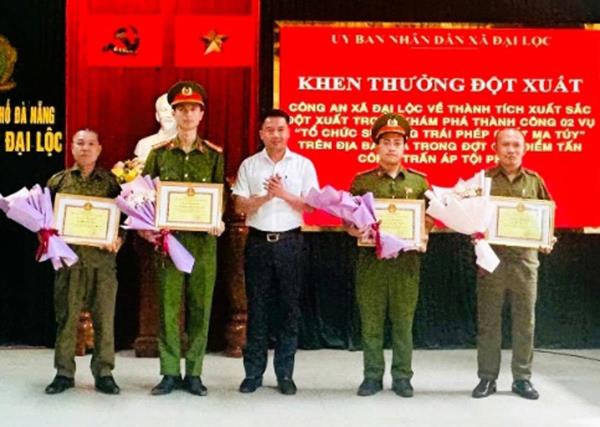 Công an xã Đại Lộc được khen thưởng đột xuất