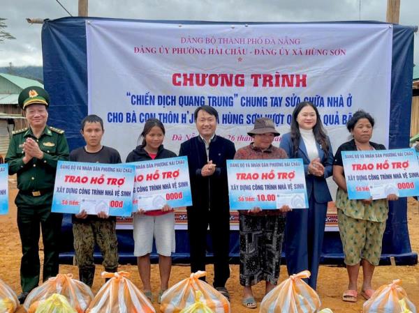 Phường Hải Châu trao 700 triệu đồng hỗ trợ sửa chữa nhà cho 70 hộ dân xã Hùng Sơn