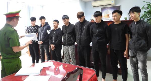 Khởi tố nhóm gây rối trật tự, đánh người gây thương tích