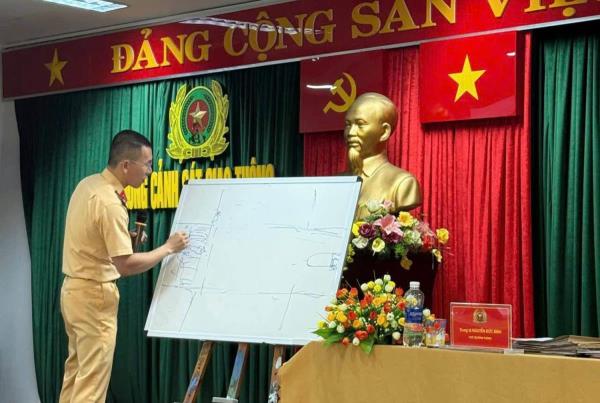 Lực lượng Cảnh sát giao thông sinh hoạt chuyên đề nâng cao hiệu quả công tác nghiệp vụ cơ bản