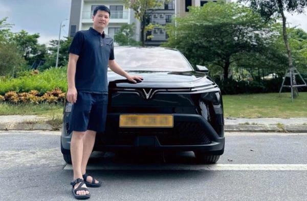 Chuyển từ xe xăng sang VinFast Limo Green, tài xế tại Hà Nội tâm đắc vì tiết kiệm gần trăm triệu đồng mỗi năm