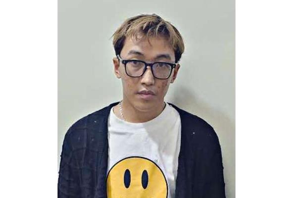 Giả nhân viên ngân hàng để lừa tiền