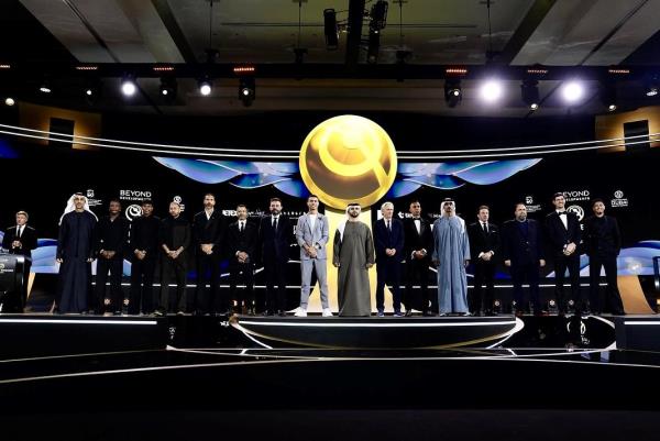 Ronaldo hoàn tất hat-trick giải thưởng