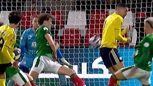 Bàn thắng tự… tìm đến Ronaldo