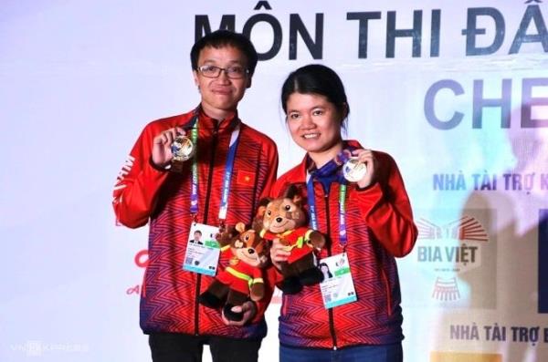Cặp vợ chồng siêu kỳ thủ Việt Nam cùng dự SEA Games 33