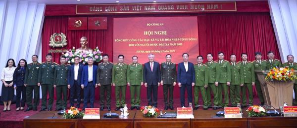 Tiếp tục hỗ trợ để người được đặc xá tha tù trước thời hạn đi đúng hướng