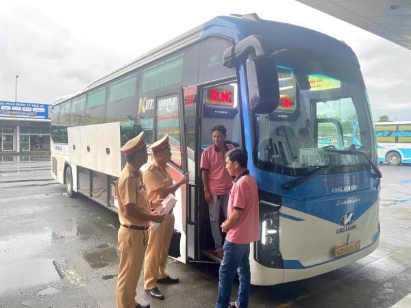 Trang bị kiến thức về an toàn giao thông cho tài xế và hành khách