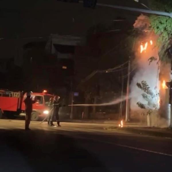 Bà Hỏa… múa lửa trên trụ điện