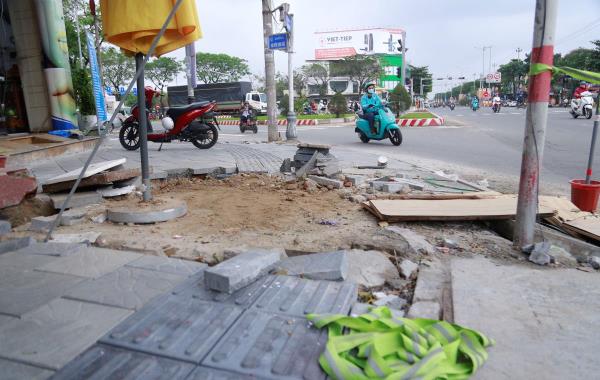 Nhiều vị trí vỉa hè của Đà Nẵng phải gỡ ra làm lại
