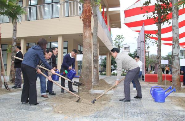 Quận Sơn Trà phát động Tết trồng cây đời đời nhớ ơn Bác Hồ Xuân Ất Tỵ 2025