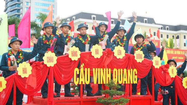 Hơn 1.440 thanh niên Đà Nẵng hăng hái lên đường nhập ngũ