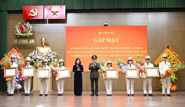 Lãnh đạo Bộ Công an, Đà Nẵng, Quảng Nam gặp mặt, chúc mừng và tri ân đội ngũ cán bộ Y tế