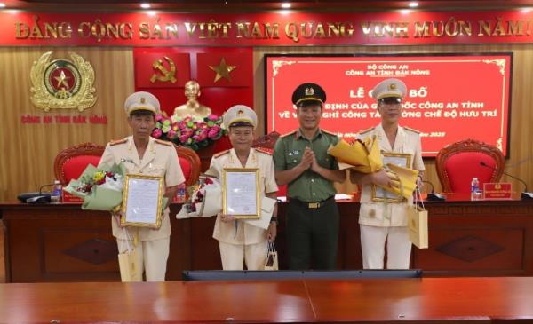 Công an tỉnh Đắk Nông tổ chức lễ công bố quyết định của Giám đốc Công an tỉnh về việc nghỉ công tác hưởng chế độ hưu trí