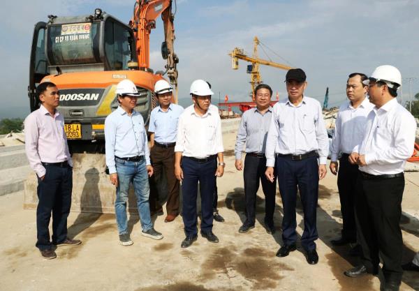 Chủ tịch UBND TP Đà Nẵng Lê Trung Chinh kiểm tra công trình cầu Quảng Đà