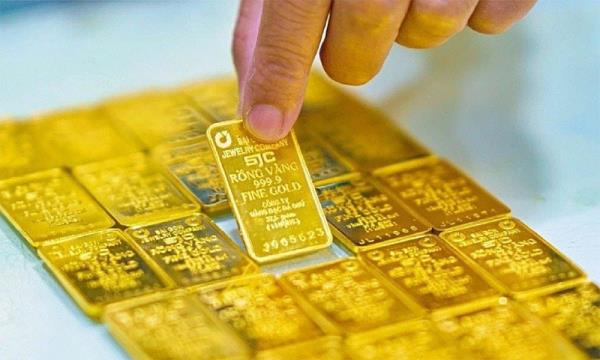 Giá vàng vượt mốc 100 triệu đồng/lượng