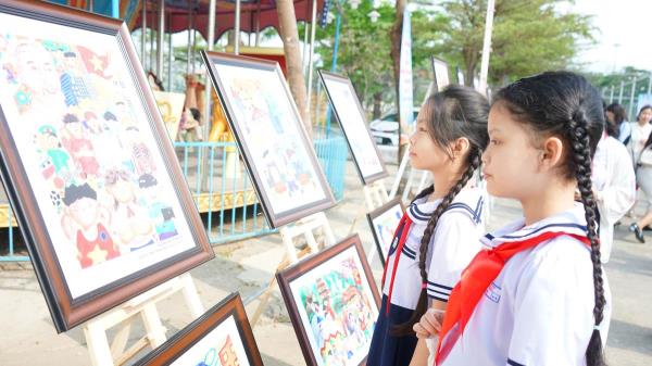 Rực rỡ sắc màu tuổi thơ tại triển lãm tranh Đà Nẵng trong tim em