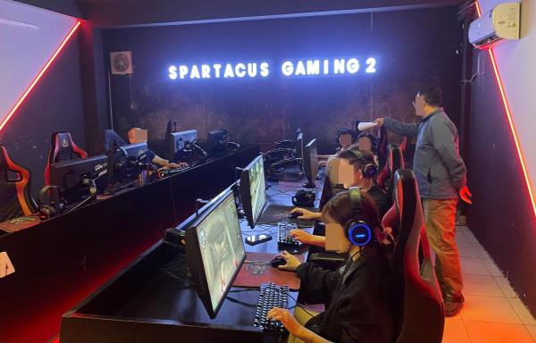 Xử phạt game thủ, chủ quán vì cày đêm