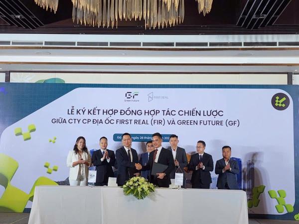 Green Future ký kết thỏa thuận cho thuê 1.000 ô tô điện Vinfast