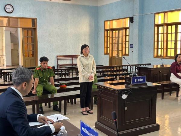 Lừa tiền, trả án