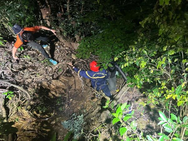 Công an Đà Nẵng cứu nạn 2 du khách bị nạn trong đêm ở bán đảo Sơn Trà