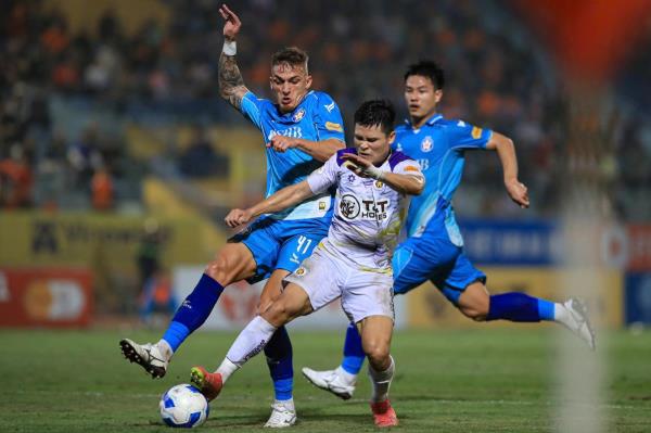 Nhìn lại Vòng 15 LPBank V.League 1-2024/25: Nhịn miệng đãi khách