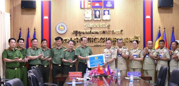 Công an tỉnh Đắk Nông chúc tết cổ truyền Chol Chnam Thmay tại Campuchia