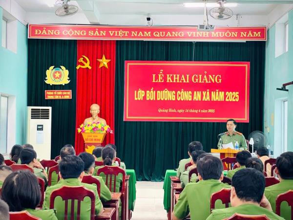 Khai giảng lớp bồi dưỡng Công an xã năm 2025