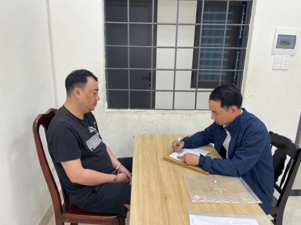 Chiếm đoạt tiền tỷ, nhân viên ngân hàng bỏ trốn sang Campuchia