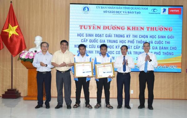 Khen thưởng 75 học sinh đoạt giải quốc gia năm học 2024-2025