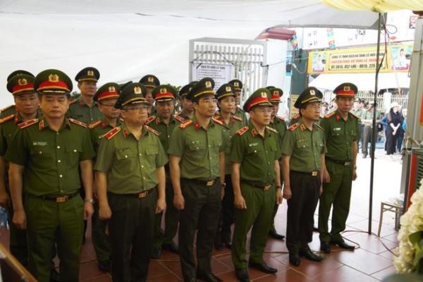 Lãnh đạo Bộ Công an viếng cán bộ Công an hy sinh trong khi truy bắt tội phạm