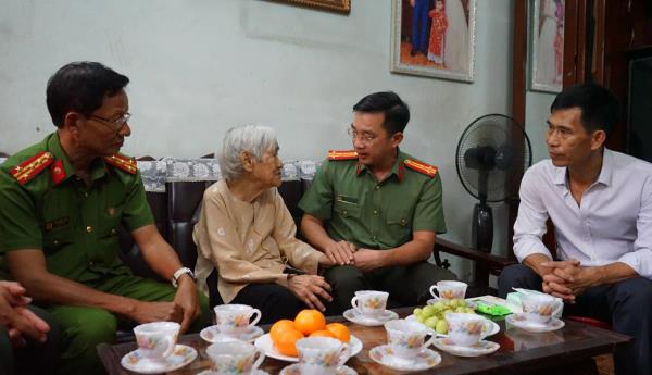 Công an TP Đà Nẵng tri ân các cán bộ, liệt sĩ An ninh Hải Phòng từng chi viện chiến trường Quảng Nam – Đà Nẵng