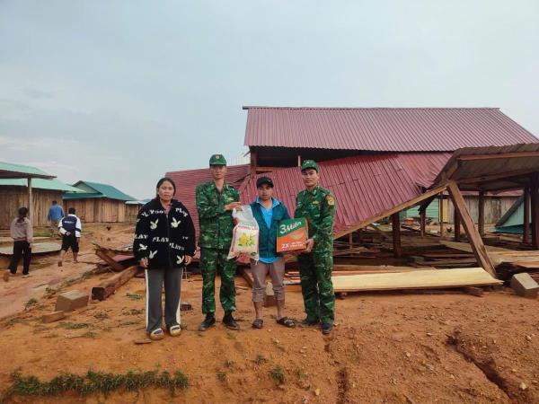 Gió giật mạnh, mưa đá trái mùa làm sập nhiều nhà dân ở xã Ga Ry, Tây Giang, Quảng Nam